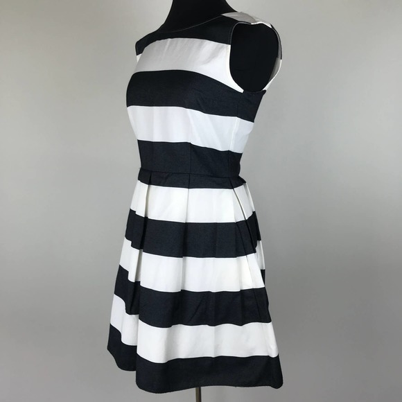 Gap Black & White Stripe Fit & Flare Dress Size 2 - Picture 5 of 10